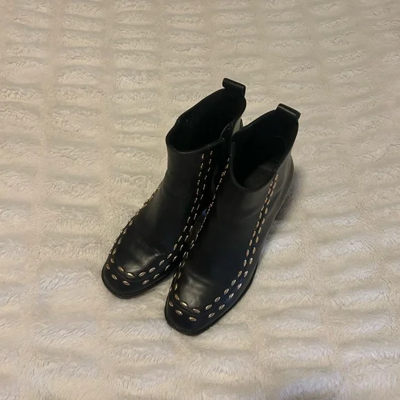 Dagger Black Ankle Boots, size 8.5 - Picture 2 of 3